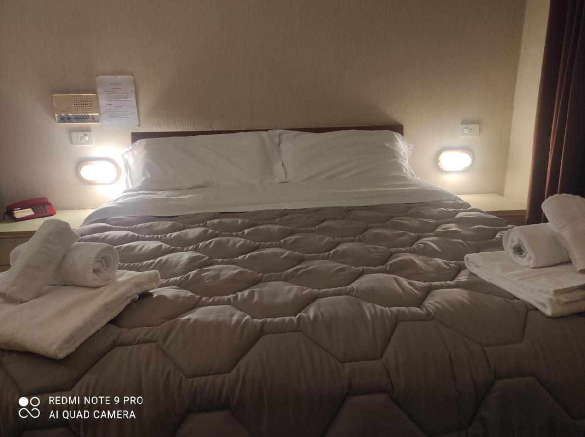 Hotel Centrale 丘西 外观 照片